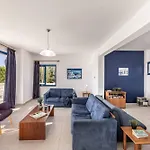 Ino Villa Peyia